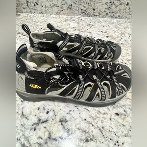 Keen Black and Gray Outdoor Sandals size 7
